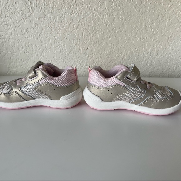 Stride Rite Winslow Sneaker Size 7M. - Picture 8 of 8